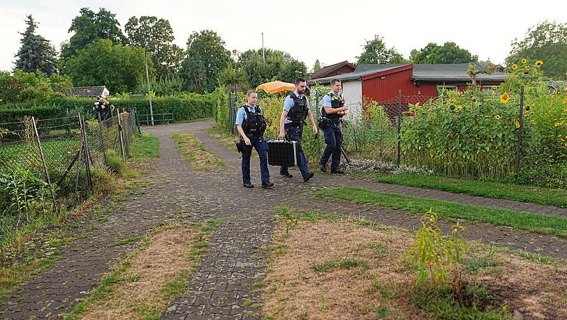 Kr&auml;fte der Polizei sind in einer Kleingartenkolonie in Berlin-Spandau im Einsatz.