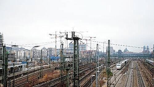 Über den Ausbau der S-Bahn in München wird weiter gestritten. Über den Ausbau der S-Bahn in München wird weiter gestritten.