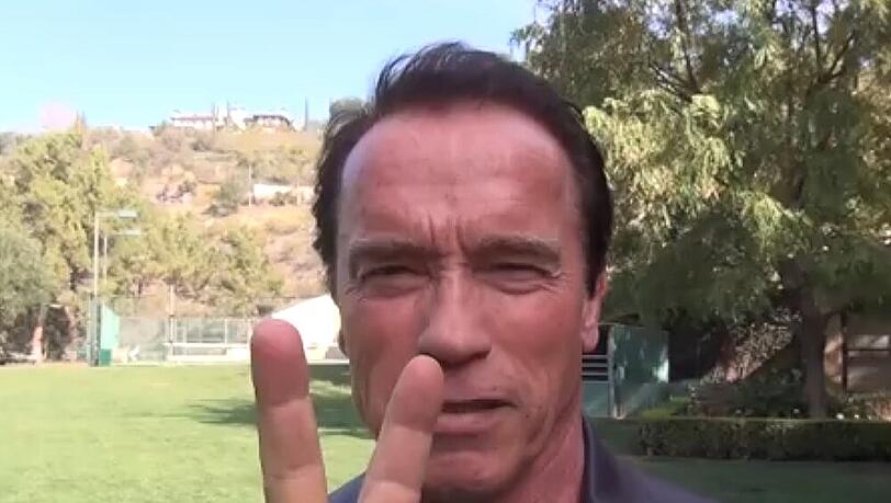 "Peace!": Arnold Schwarzenegger wünscht der ukrainischen Opposition Erfolg und Frieden "Peace!": Arnold Schwarzenegger wünscht der ukrainischen Opposition Erfolg und Frieden