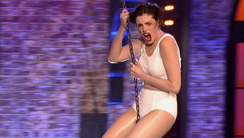 Anne Hathaway und ihre Abrissbirne Anne Hathaway und ihre Abrissbirne