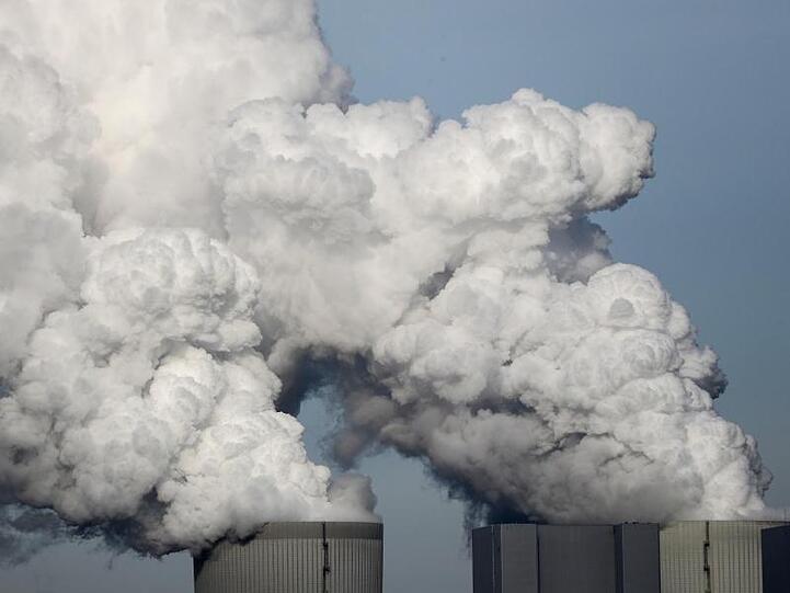 Dämpfer beim Klimaschutz: Deutschland wird im Jahr 2020 voraussichtlich rund 32 Prozent weniger Treibhausgase ausstoßen als 1990 - 40 Prozent waren allerding das Ziel.
