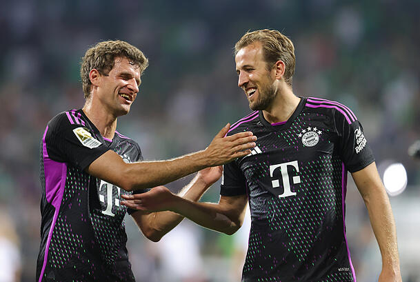 Haben sichtlich viel Spaß miteinander: Thomas Müller und Harry Kane. Haben sichtlich viel Spaß miteinander: Thomas Müller und Harry Kane.