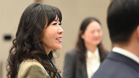 Schr&ouml;ders Ehefrau Soyeon Schr&ouml;der-Kim ist ebenfalls nach China gereist.