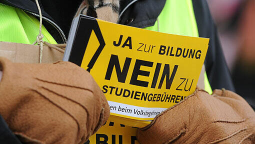 Die Studiengebühren sollen vom Landtag abgeschafft werden. Die Studiengebühren sollen vom Landtag abgeschafft werden.