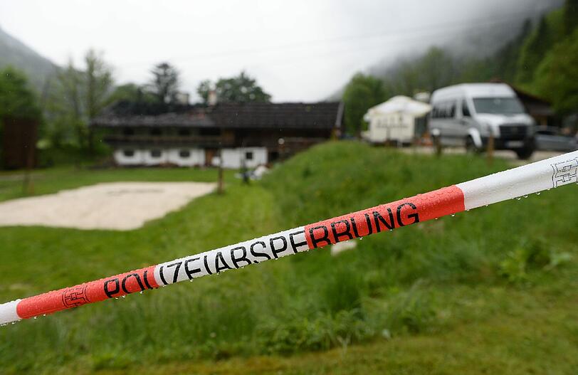 Nach dem verheerenden Brand in einem Gasthaus im Berchtesgadener Land sind sechs Leichen geborgen worden.