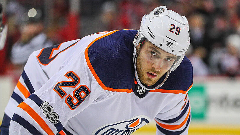 Gewinner leon Draisaitl: Nach einer überragenden Saison in der NHL ist der gebürtige Kölner zum Topstar in Nordamerika aufgestiegen - mit einem 68-Millionen-Dollar-Vertrag bis 2025. Der 22-Jährige ist damit der bestbezahlte deutsche Eishockey-Spieler der Geschichte.