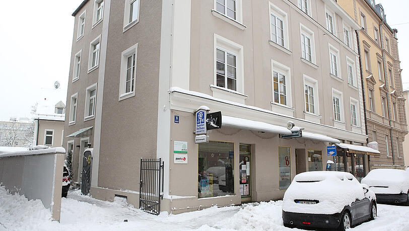 Im Hinterhof dieses Hauses in der Kurfürstenstraße kann das Theater Und so fort seit 2017 nicht mehr spielen. Im Hinterhof dieses Hauses in der Kurfürstenstraße kann das Theater Und so fort seit 2017 nicht mehr spielen.