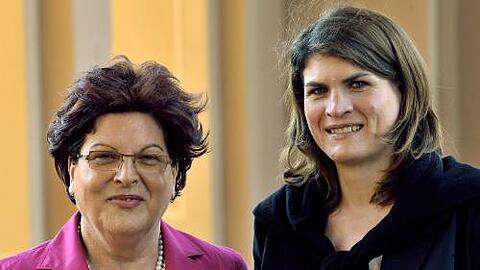 Das schwarz-grüne Duo: Barbara (l.) und Claudia Stamm bei ihrer Premiere im Landtag.