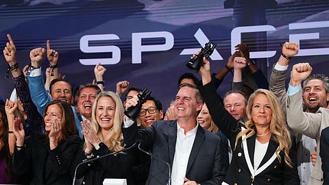 Manager von SpaceX l&auml;uteten das B&ouml;rsendeb&uuml;t an der Technologieb&ouml;rse Nasdaq ein. (Archivbild)