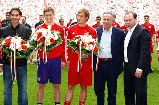 Gerüchte um Misstöne wischen die Verantwortlichen weg. &bdquo;Wir werden versuchen, mit Arjen über das Vertragsende 2013 hinaus zu verlängern&ldquo;, betonte Vorstandschef Karl-Heinz Rummenigge am Sonntag. Auch Robben hat wohl eine Ausdehnung seines Kontrakts zum Ziel, er erklärte: &bdquo;Ich bekomme Vertrauen von meinen Kollegen, vom Trainer, vom Vorstand. Das zählt. Ich bin sehr glücklich mit der Unterstützung des ganzen Vereins.&ldquo;