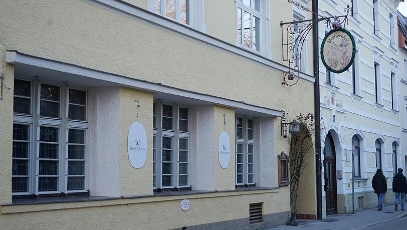 Zwei Michelin-Sterne sind weg: Das Schwabinger Spitzenrestaurant Werneckhof der Gebrüder Geisel wurde Corona-bedingt Ende Juni 2020 endgültig geschlossen. Zwei Michelin-Sterne sind weg: Das Schwabinger Spitzenrestaurant Werneckhof der Gebrüder Geisel wurde Corona-bedingt Ende Juni 2020 endgültig geschlossen.