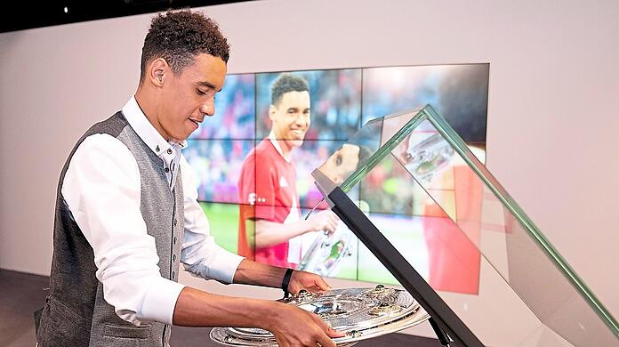 Komplettiert den Meisterschalen-Zehnerpack im FC-Bayern-Museum: Jamal Musiala.