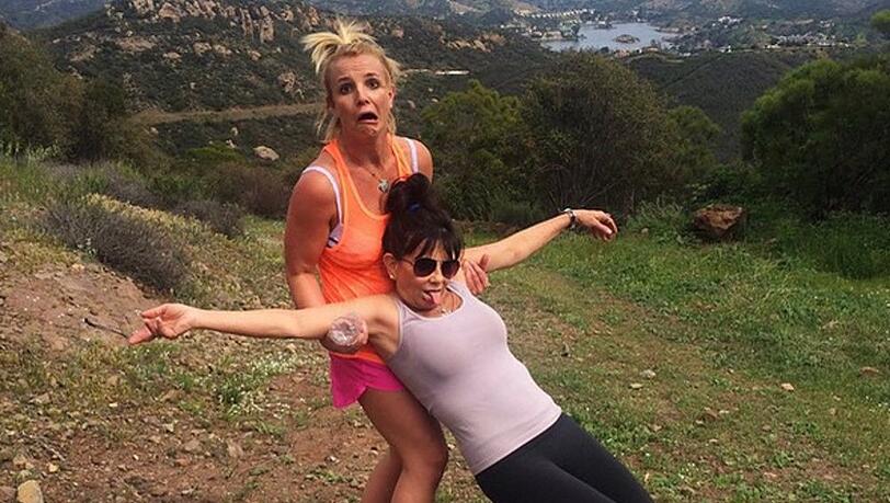 So eine Wanderung ist ganz schön anstrengend - das mussten auch Britney Spears und ihre Mama feststellen So eine Wanderung ist ganz schön anstrengend - das mussten auch Britney Spears und ihre Mama feststellen