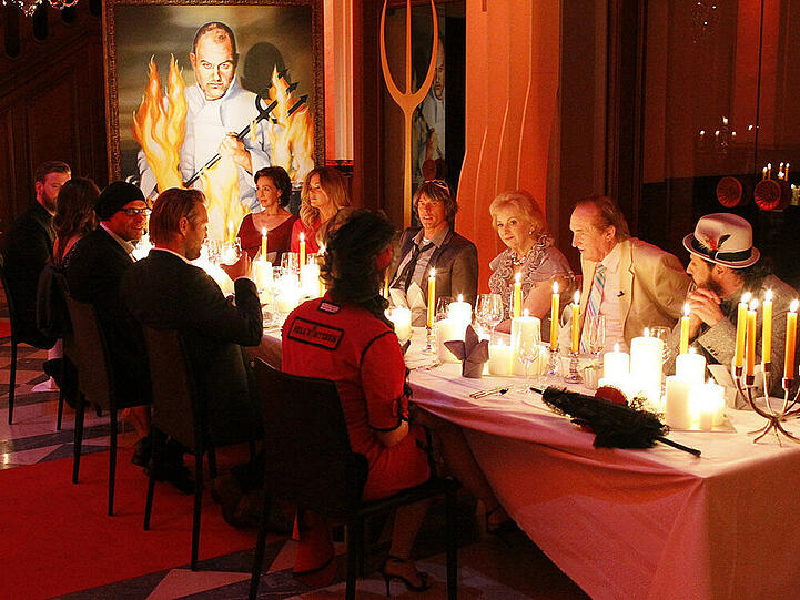 Frank Rosin (Gemälde) hat seine prominenten Koch-Lehrlinge stets im Blick