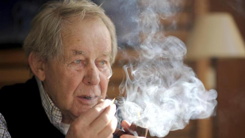Der Schriftsteller Siegfried Lenz (2010). Der Schriftsteller Siegfried Lenz (2010).
