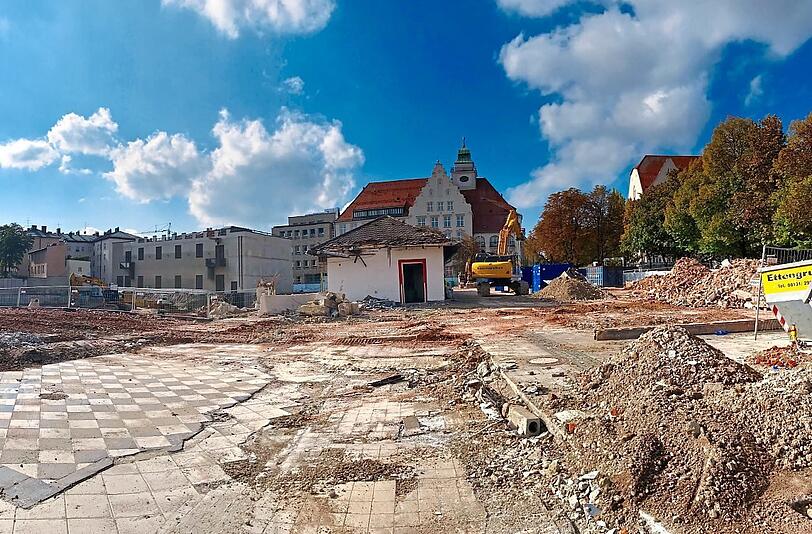 Genau vor drei Jahren, im Oktober 2020, sah das Areal nach dem Abriss der alten Markstandl und des SWM-Umspannwerks so aus.