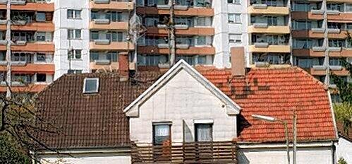 Ob Haus oder Wohnung: Wer sein Geld in eine selbstbewohnte Immobilie investiert, muss keine Miete mehr bezahlen und genießt alle Vorteile eines Eigentümers.