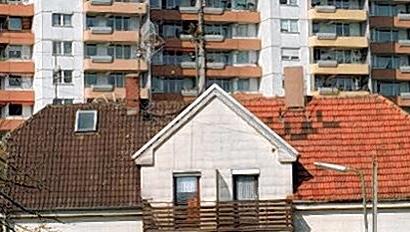 Ob Haus oder Wohnung: Wer sein Geld in eine selbstbewohnte Immobilie investiert, muss keine Miete mehr bezahlen und genießt alle Vorteile eines Eigentümers.