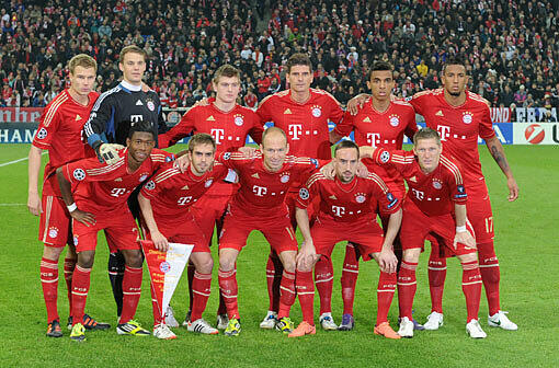 Diese elf Mann werden voraussichtlich gegen Real Madrid beginnen: Hintere Reihe von links: Holger Badstuber, Manuel Neuer, Toni Kroos, Mario Gomez, Luiz Gustavo, Jerome Boateng. Vorne (v.l.): David Alaba, Philipp Lahm, Arjen Robben, Franck Ribéry, Bastian Schweinsteiger.