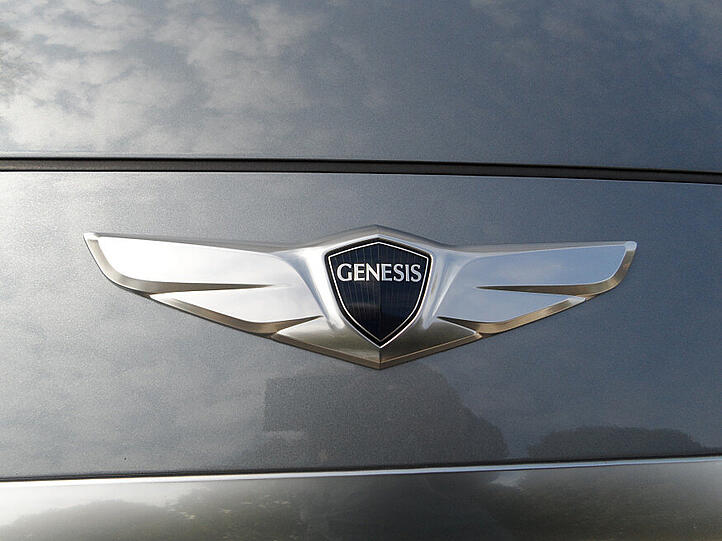Der neue Hyundai Genesis ist eine vollformatige Limousine mit sehr guter Ausstattung. Deswegen wird auf kostenpflichtige Optionen verzichtet.