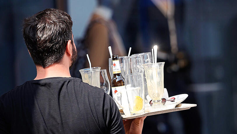 Angesichts der Preissteigerung der vergangenen Jahre müsste der Mindestlohn in München bei 17 Euro liegen, meint die Gewerkschaft Verdi.