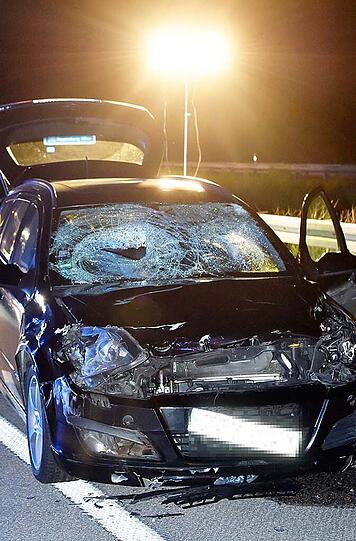 Am Freitagabend starb eine Frau nach einem Unfall auf der A92. Die Bilder.