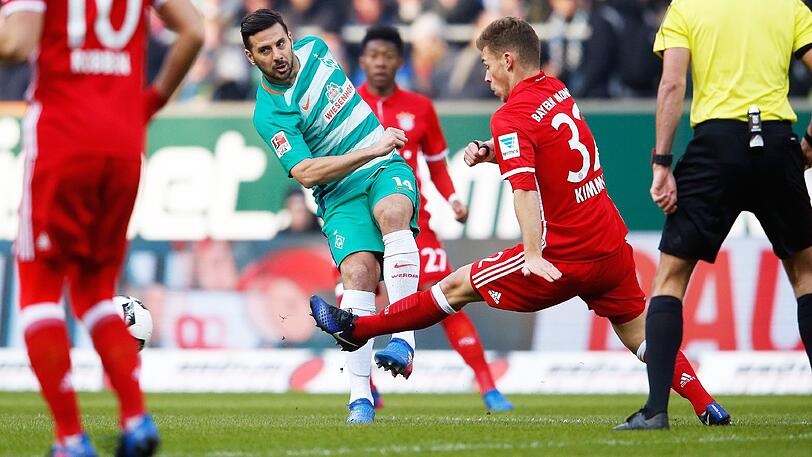 Spielte jahrelang für den FC Bayern und Werder Bremen: Claudio Pizarro (Mi.)