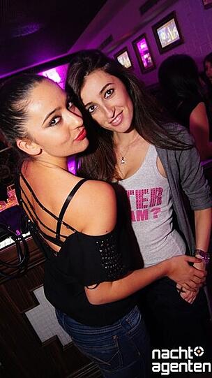 Heiße Mädels und sexy Moves bei "DJ A-Les B-Day Bash" im Crown's Club. Mehr Bilder gibt es unter www.nachtagenten.de.