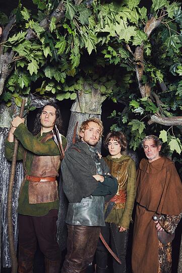 Szenen aus "Robin Hood" mit Thomas Lettow im Residenztheater.