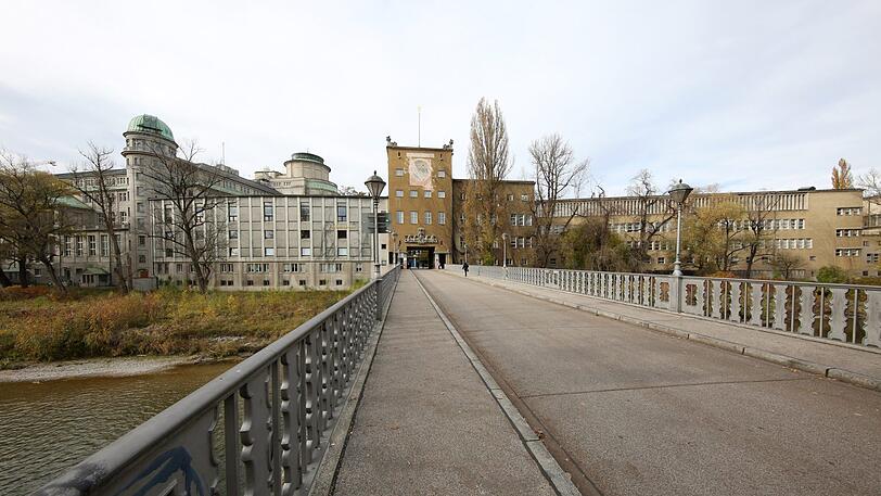 Blick zu Zenneckbrücke und Deutschem Museum.
