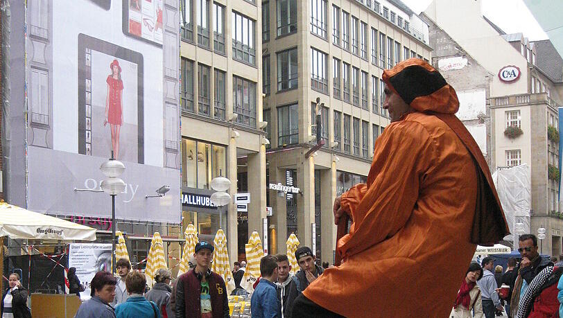 ... ist auf den zweiten Blick leicht zu durschauen. Denn... ... ist auf den zweiten Blick leicht zu durschauen. Denn...