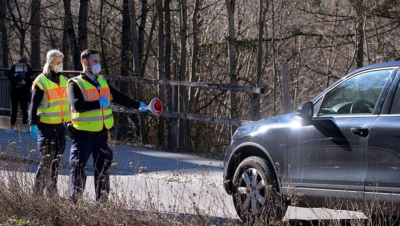Bayerische Grenzpolizisten im Einsatz. Bayerische Grenzpolizisten im Einsatz.