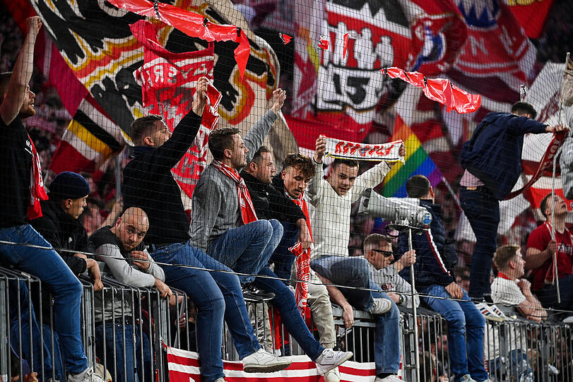 Bierduschen & Humba Tätärä – die Bilder von der Meisterfeier direkt nach Abpfiff in der Allianz Arena.