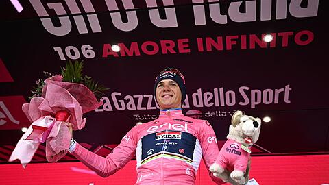 Remco Evenepoel wurde nach der neunten Giro-Etappe positiv auf Corona getestet.
