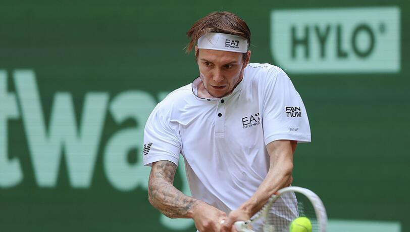 Alexander Bublik hat das ATP-Turnier in Halle in drei Sätzen gewonnen.