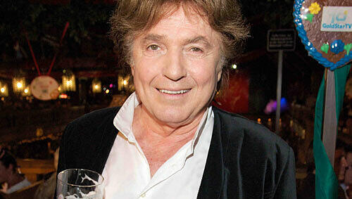 Teilt verbal aus: Schlager-Star Chris Roberts im Weinzelt. Teilt verbal aus: Schlager-Star Chris Roberts im Weinzelt.