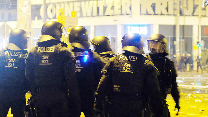 Im Leipziger Stadtteil Connewitz kam es in der Silvesternacht 2017/2018 zu schweren Ausschreitungen. Die Bilder.