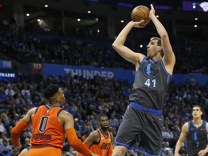 Dirk Nowitzki spielt seine 21. NBA-Saison bei den Dallas Mavericks.