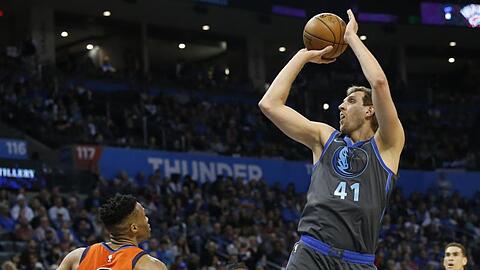 Dirk Nowitzki spielt seine 21. NBA-Saison bei den Dallas Mavericks.