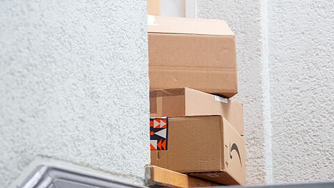 Zu Weihnachten werden wieder jede Menge Pakete geliefert. (Symbolbild)