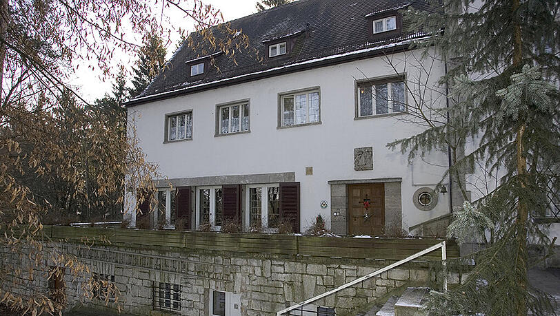 Im ehemaligen Jagdhaus von Hermann Göring in Schwarzenbruck bei Nürnberg könnten bald Flüchtlingskinder untergebracht werden. Im ehemaligen Jagdhaus von Hermann Göring in Schwarzenbruck bei Nürnberg könnten bald Flüchtlingskinder untergebracht werden.