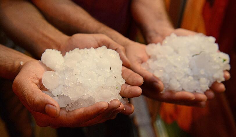 In Freiburg sind diese Hagel-Monster vom Himmel gefallen: Ein starkes Gewitter hat über Bayern und Baden-Württemberg gewütet. Die Bilder...