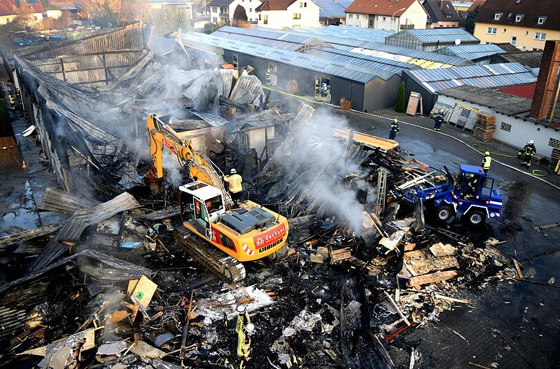 Von der Halle ist nach dem Feuer nicht mehr viel übriggeblieben.