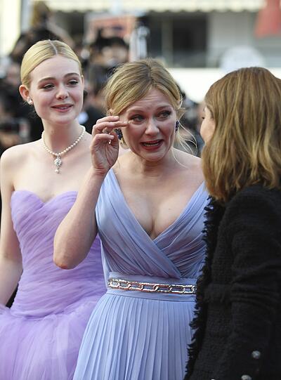 Schauspielerin Kirsten Dunst (Mitte) mit Elle Fanning (links) und Regisseurin Sofia Coppola.