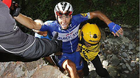 Nach dem Sturz über die Mauer: Der belgische Radprofi Philippe Gilbert kommt wieder nach oben - die Bilder.