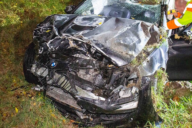 Bei einem schweren Unfall auf der A9 kam ein 22-Jähriger ums Leben.