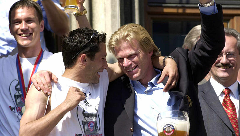 Seit jeher ein gutes Team: Salihamidzic (l.) und Kahn 2001 auf dem Rathausbalkon. Seit jeher ein gutes Team: Salihamidzic (l.) und Kahn 2001 auf dem Rathausbalkon.