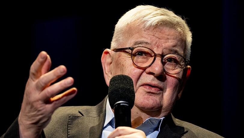Europas Staats- und Regierungschefs näherten sich Donald Trump "auf breiter Schleimspur", kommentiert Joschka Fischer. (Archivbild) Europas Staats- und Regierungschefs näherten sich Donald Trump "auf breiter Schleimspur", kommentiert Joschka Fischer. (Archivbild)