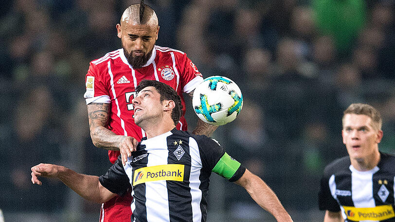 Arturo Vidal: Note 3. Ein intensiver Samstagabend für den &bdquo;Irokesen&ldquo;. Gegner anlaufen, eine wahre Zweikampf-Tirade führen. Machte Druck, schoss das glückliche 1:2 mit links und lief danach emotional richtig heiß. Senor Hitzkopf verursachte eine Mini-Rudelbildung. Nach Bernats Auswechslung kurzzeitig Linksverteidiger &ndash; mal was ganz anderes. Kehrte dann auf seine Position zurück.