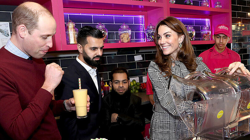 Mixten Kulfi-Milchshakes: Prinz William (l.) und seine Frau Catherine besuchten in Bradford das Restaurant MyLahore
